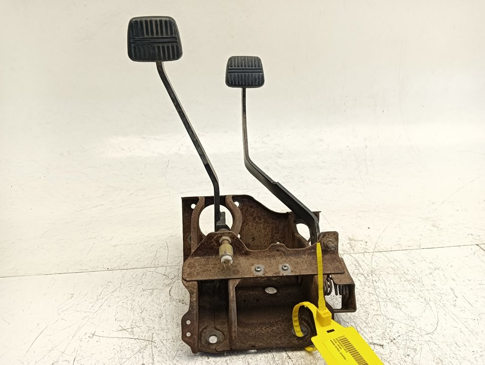 Pedal freno Nissan Patrol * (K/W260)