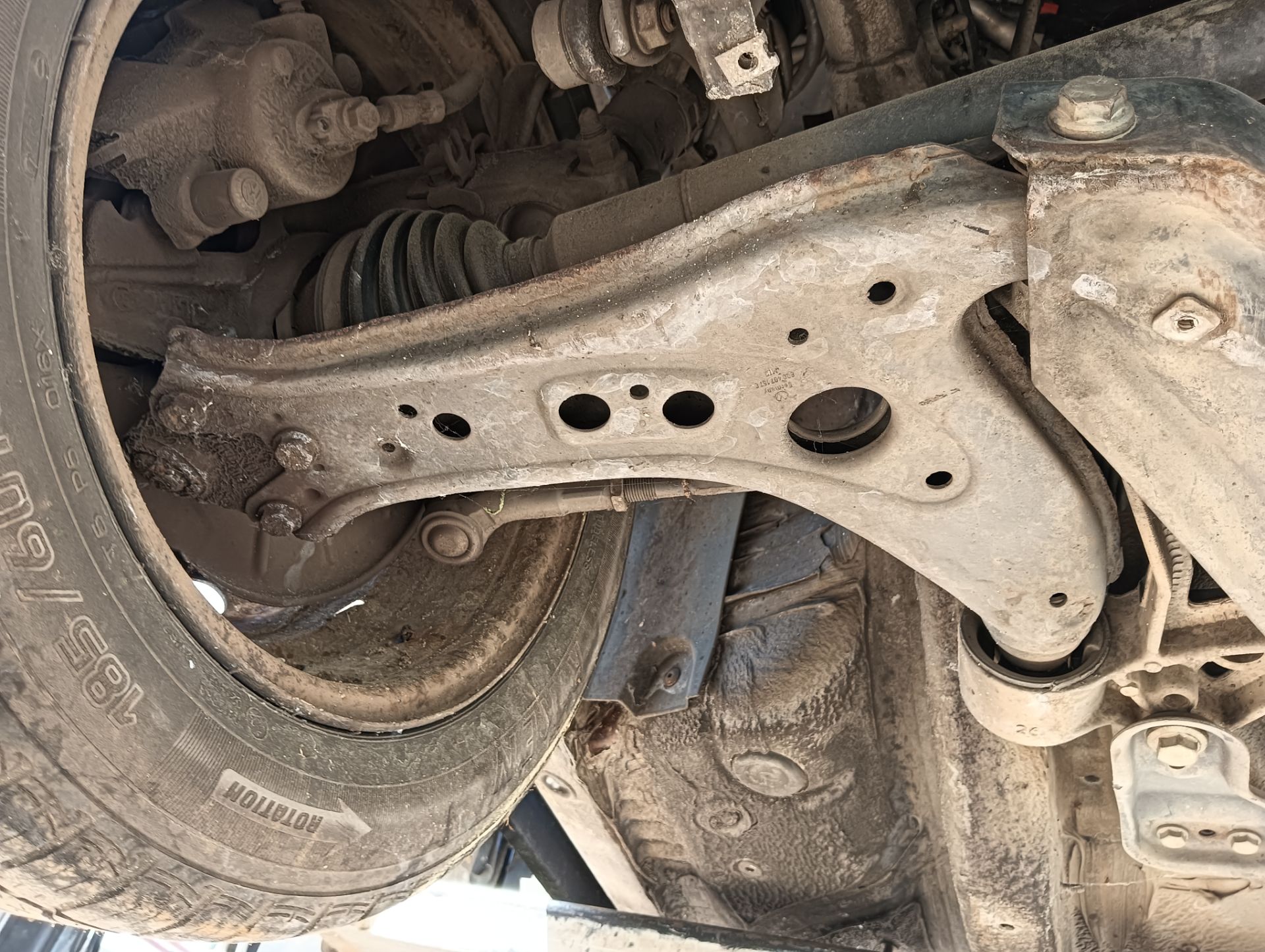 Brazo suspensión Škoda Fabia (6Y2/6Y3)
