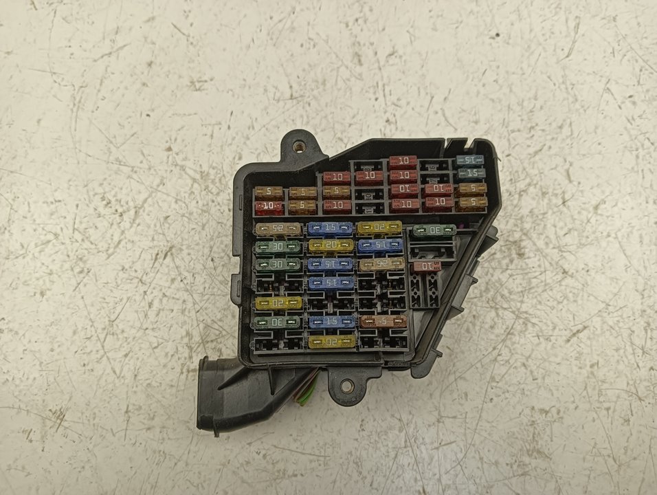 Caja relés / fusibles Audi A6 (4B2)