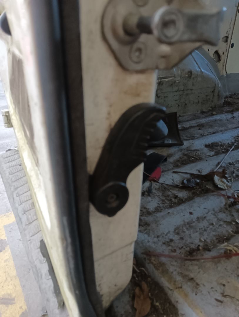 Maneta exterior trasera izquierda Ford Transit Connect (TC7), foto 1 de 1