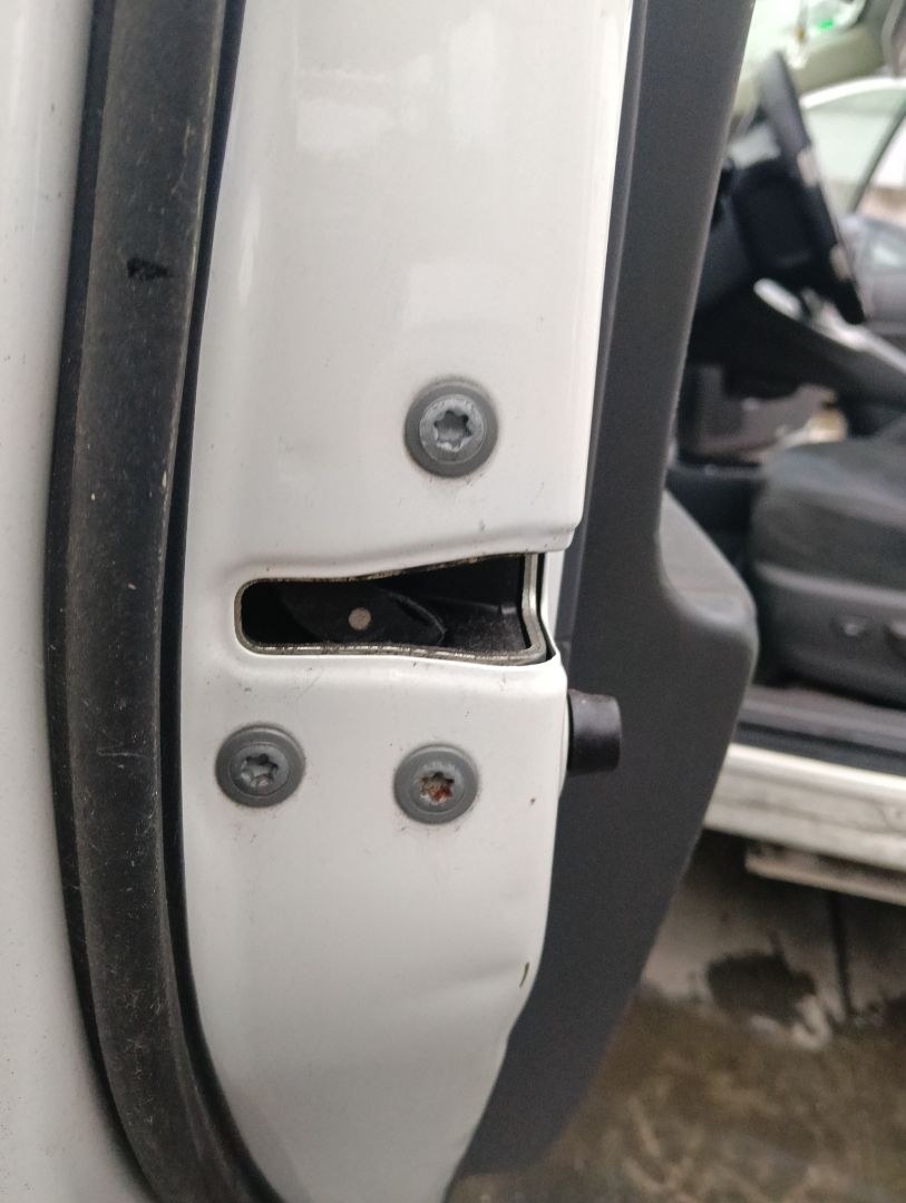 Cerradura puerta Toyota Prius (ZVW30)