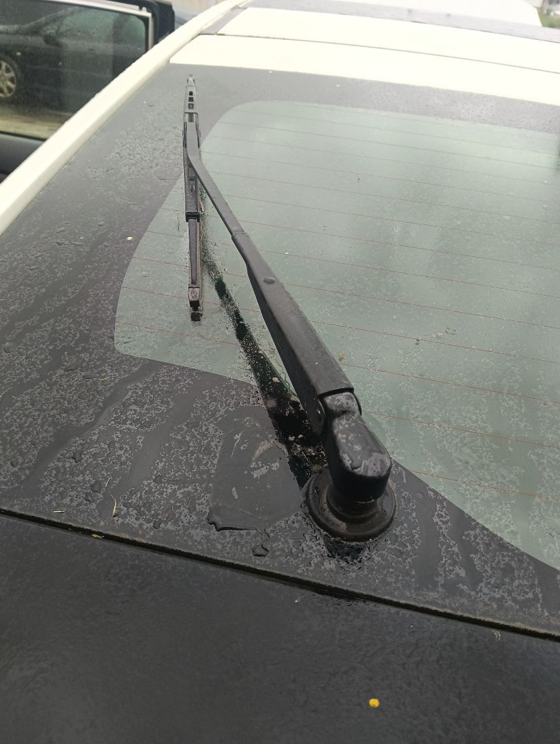 Brazo limpia Toyota Prius (ZVW30)
