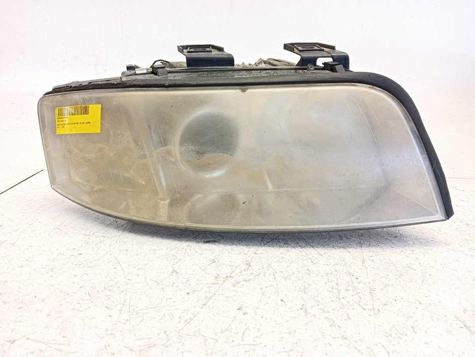 Faro Audi A6 (4B5)