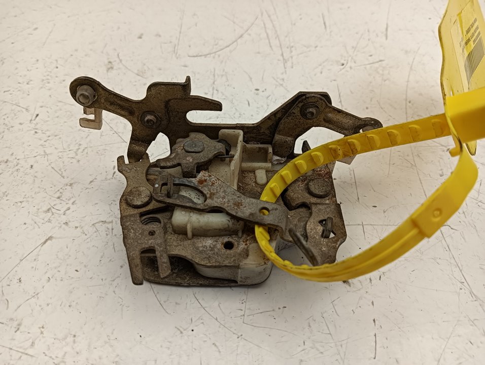 Cerradura puerta Nissan Patrol * (K/W260)