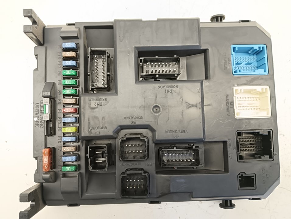 Caja relés / fusibles Peugeot 207