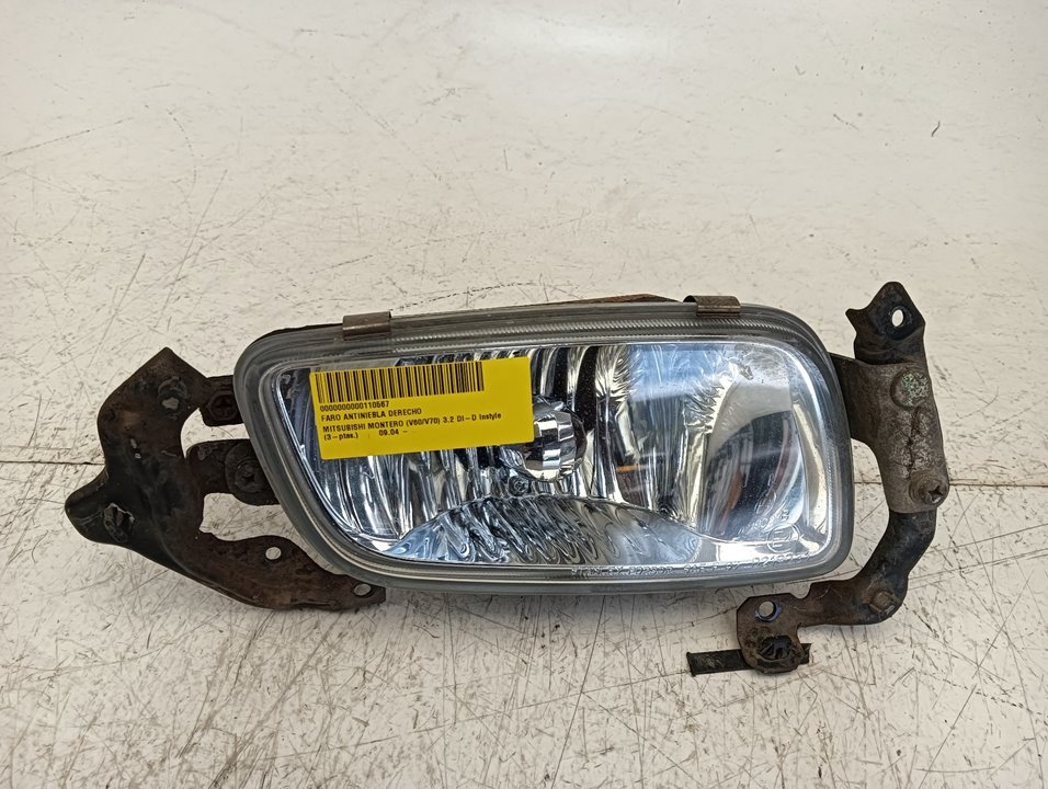 Faro antiniebla Mitsubishi Montero (V60/V70)