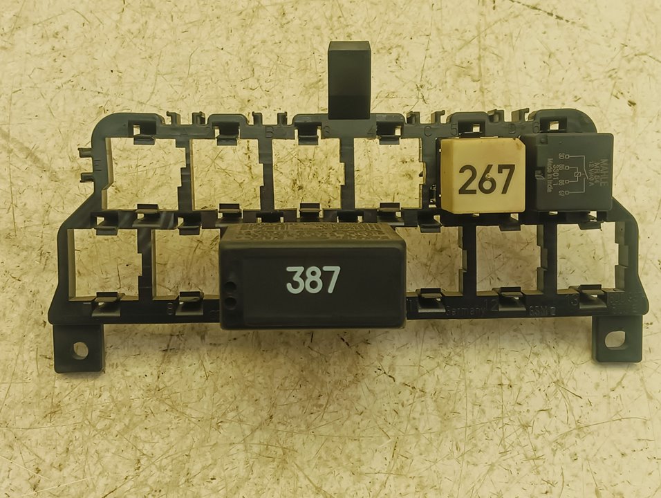 Caja relés / fusibles Audi A6 (4B5)