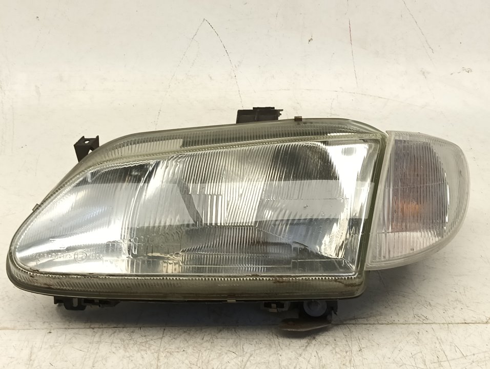 Faro Renault Megane I (LA0)
