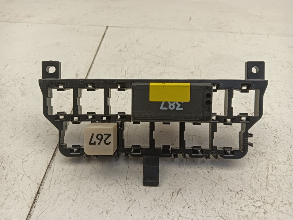 Caja relés / fusibles Audi A6 (4B2)