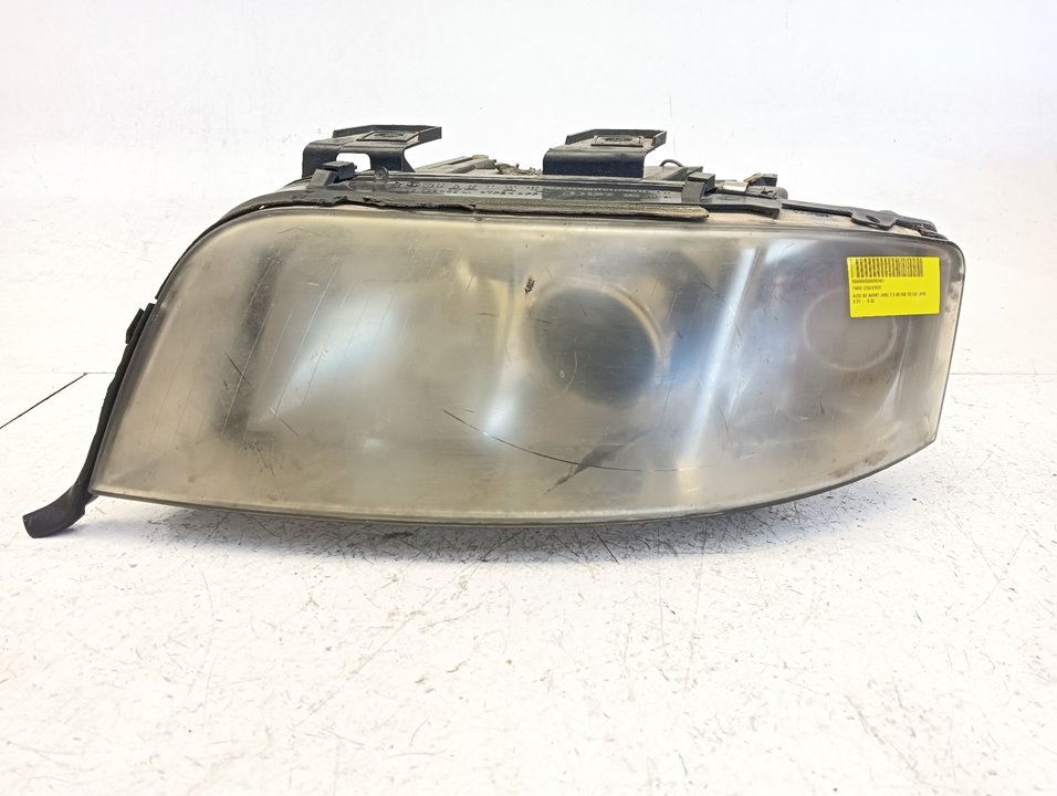 Faro Audi A6 (4B5)