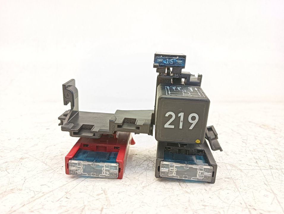 Caja relés / fusibles Audi A6 (4B5)