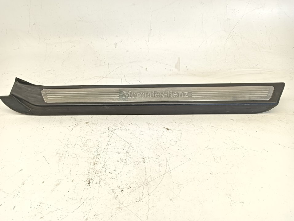 Estribos laterales Mercedes-Benz E (BM 207)