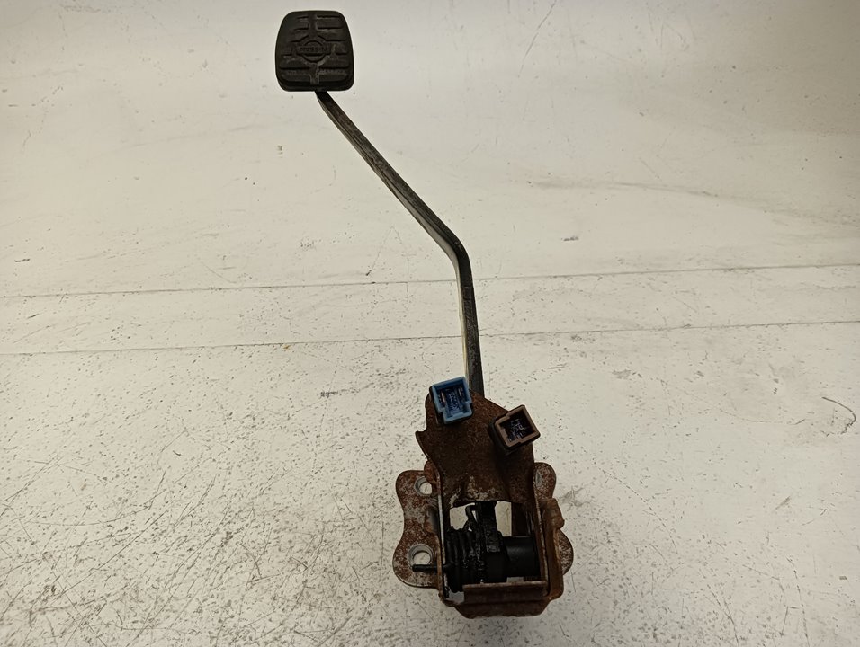 Pedal freno Nissan Terrano II (R20)