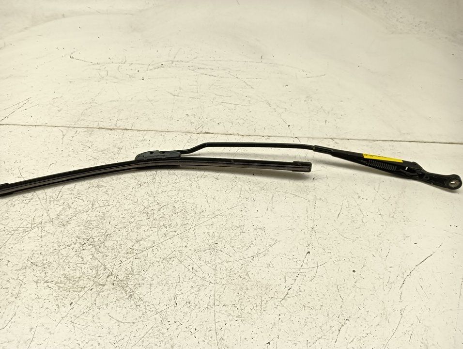 Brazo limpia Volkswagen Passat (3B3)