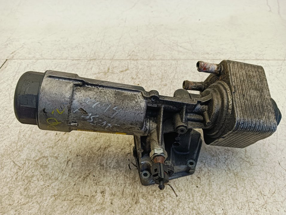 Soporte filtro aceite Volkswagen Passat (3B3)