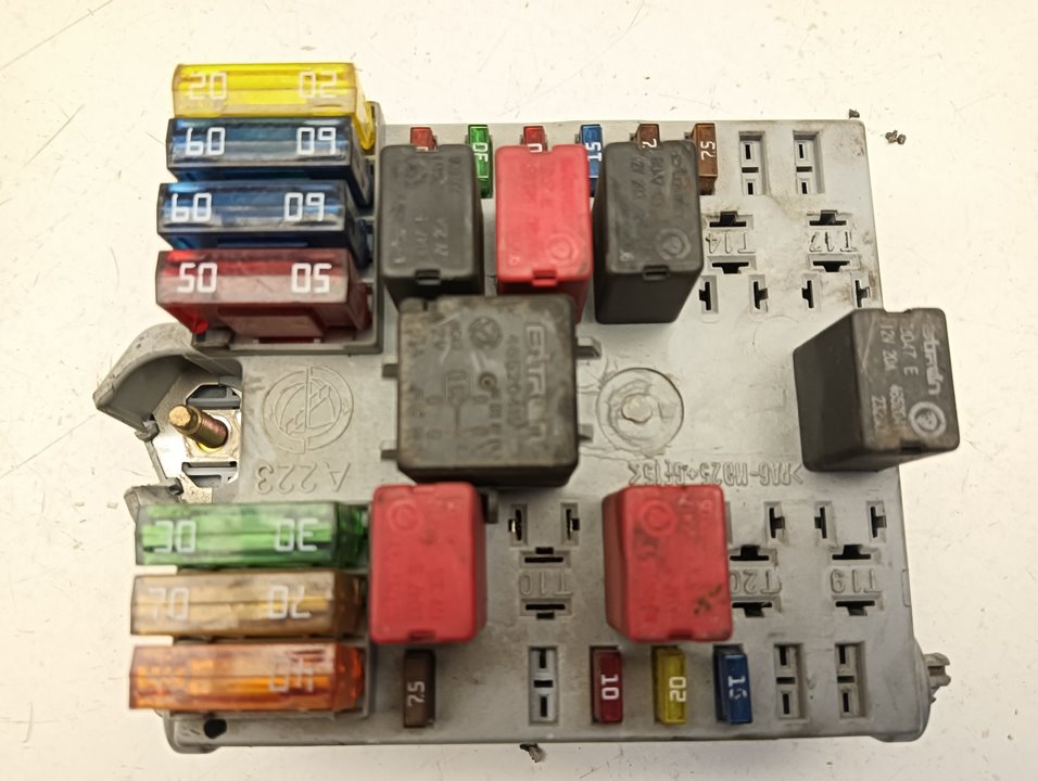 Caja relés / fusibles Fiat Grande Punto (199)