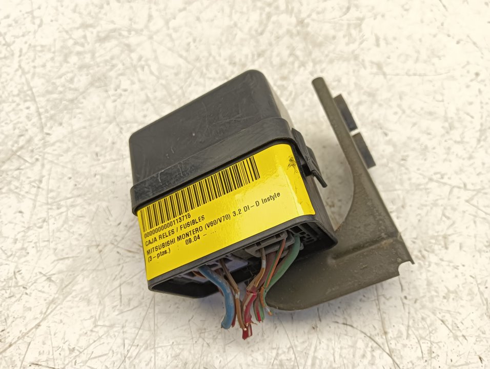 Caja relés / fusibles Mitsubishi Montero (V60/V70)
