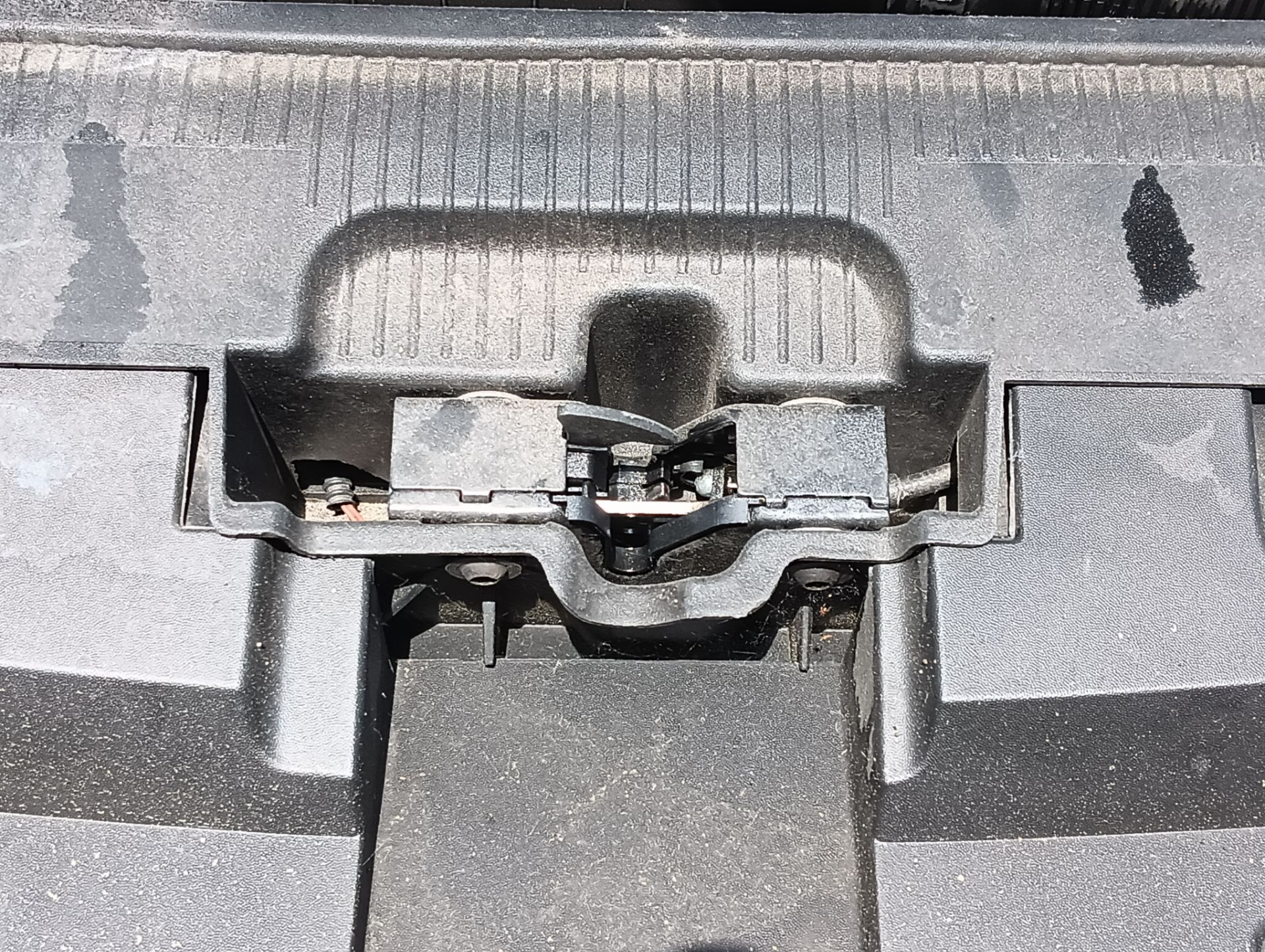 Cerradura capó SEAT Ibiza (6P1)