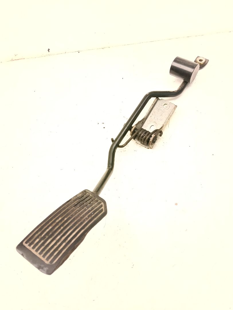 Pedal acelerador Nissan Primera (P11)