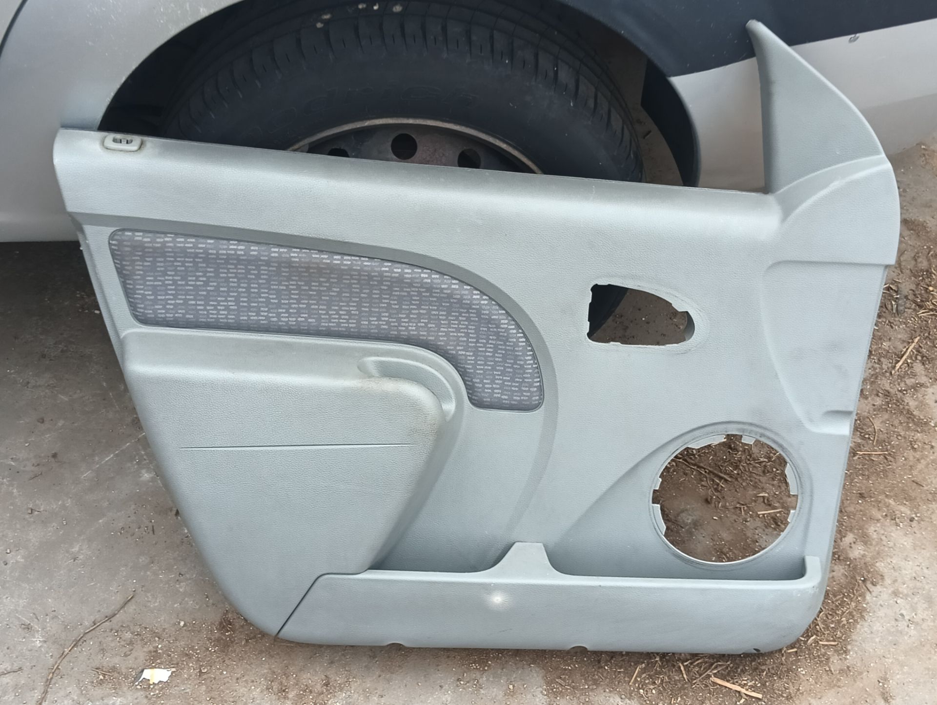 Guarnecido puerta Dacia Logan 1