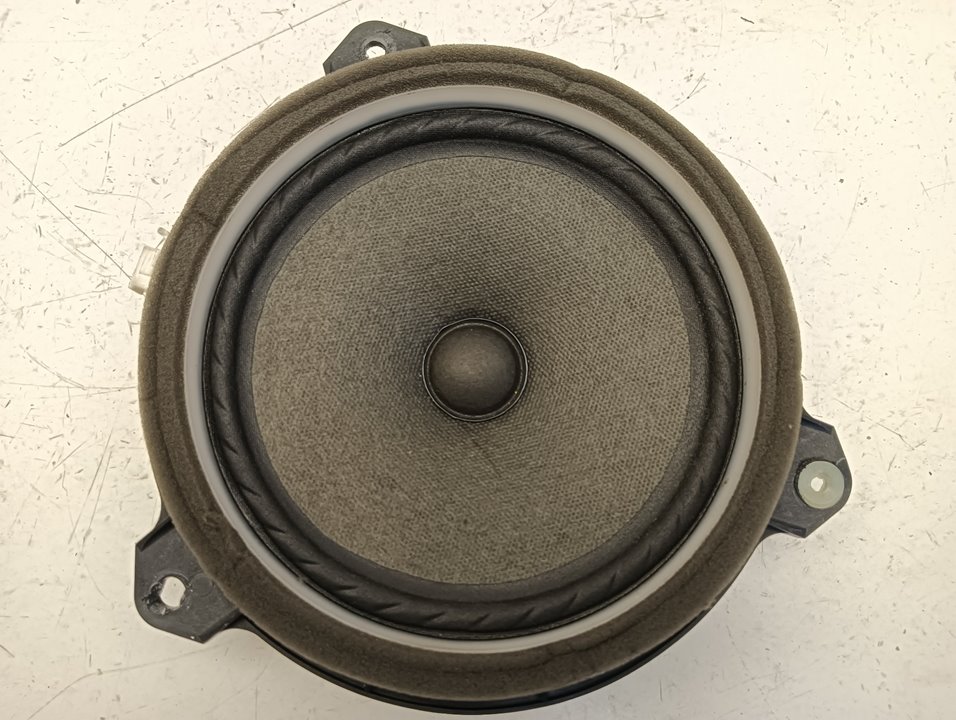 Subwoofer Toyota RAV4 (A3)