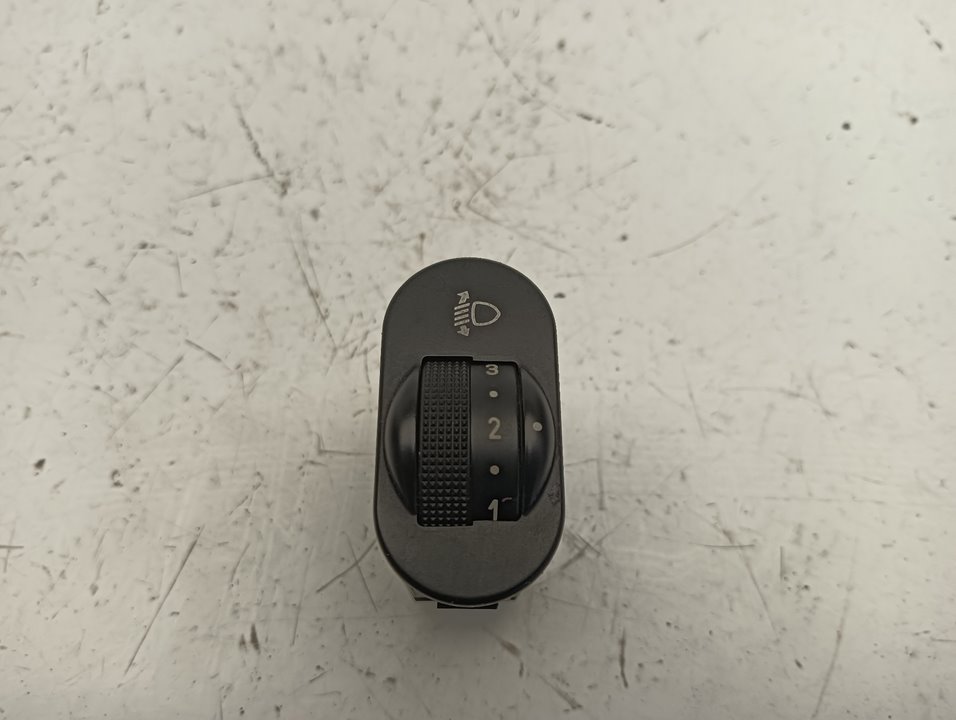 Mando regulación faros Ford Fiesta (CBK), foto 1 de 3