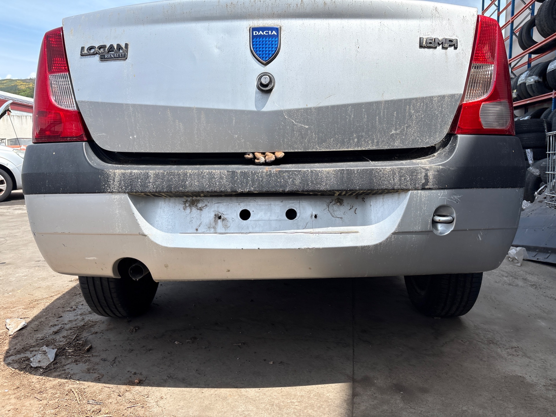 Refuerzo paragolpes Dacia Logan 1