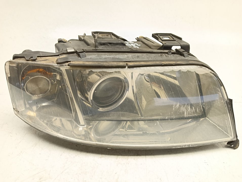 Faro Audi A6 (4B2)