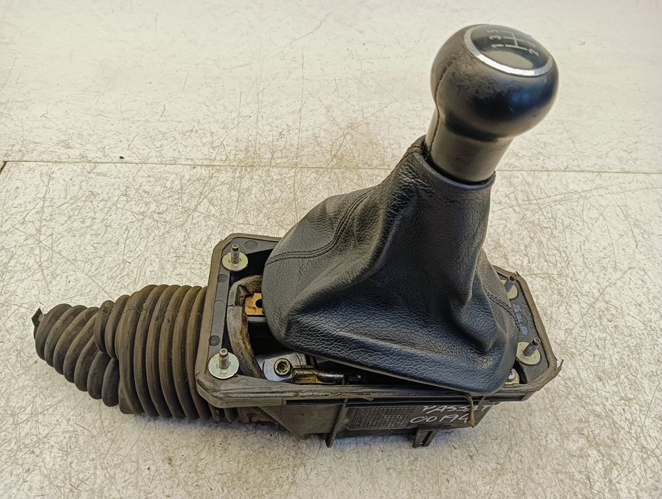 Palanca cambio Volkswagen Passat (3B3)