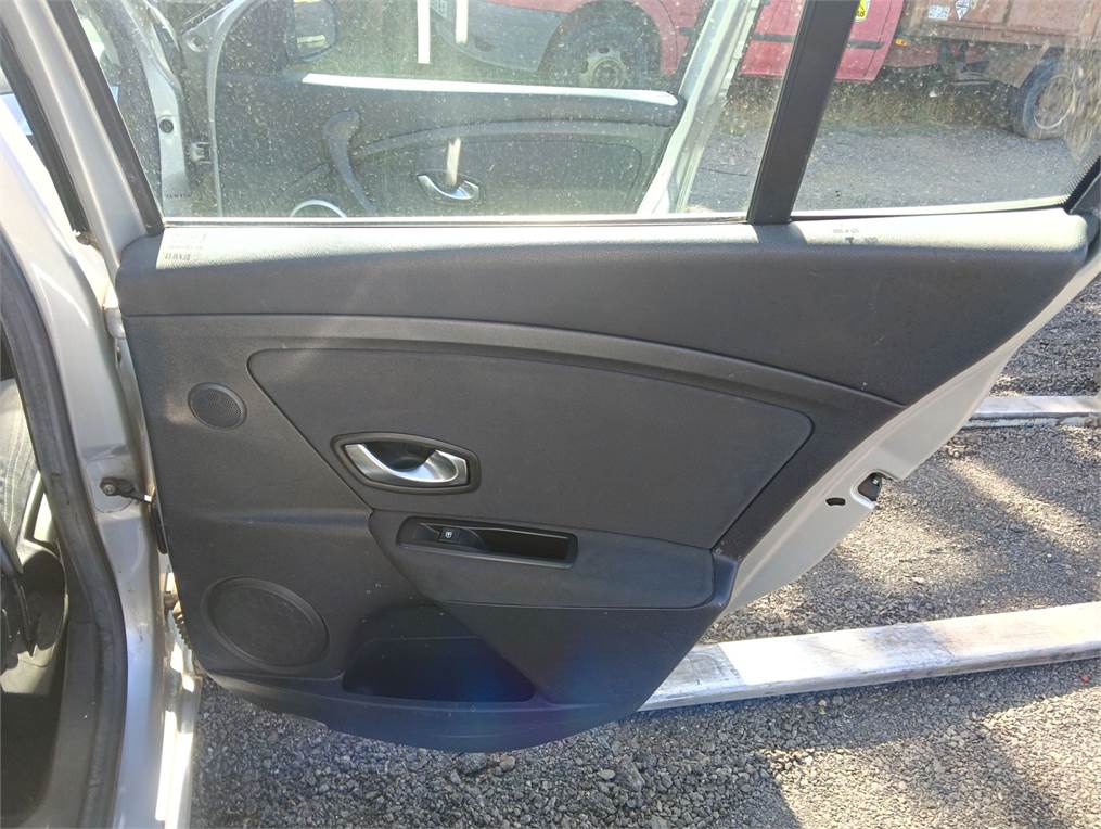 Guarnecido puerta Renault Megane III