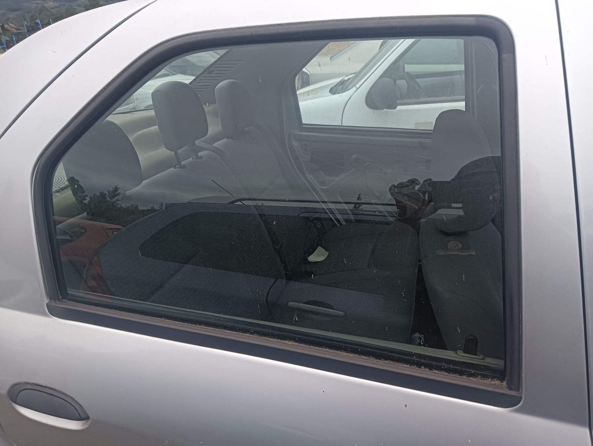 Luna Dacia Logan 1