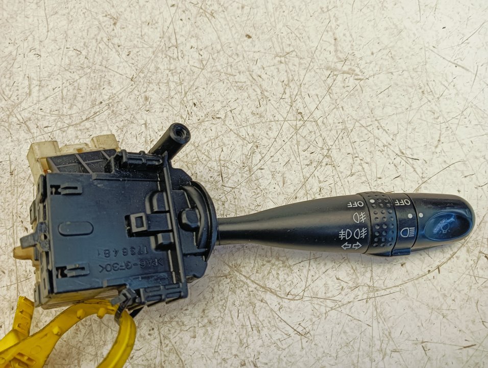 Mando intermitentes Toyota Corolla Verso (E12)