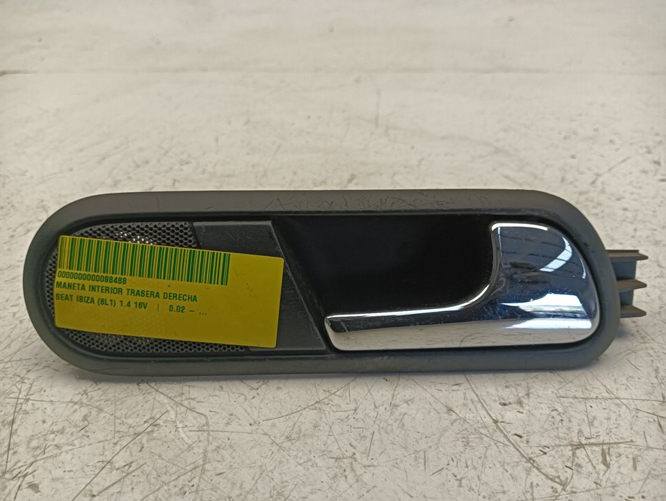 Maneta interior trasera derecha SEAT Ibiza (6L1), foto 1 de 3