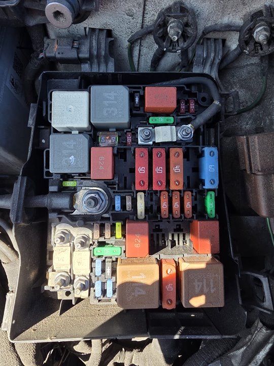 Caja relés / fusibles Peugeot 508 (R8)