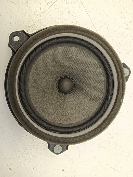 Subwoofer Toyota RAV4 (A3)
