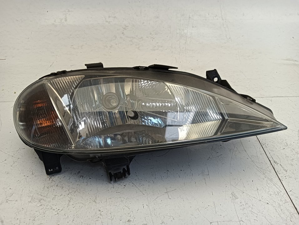 Faro derecho Renault Megane I (BA0), foto 1 de 5
