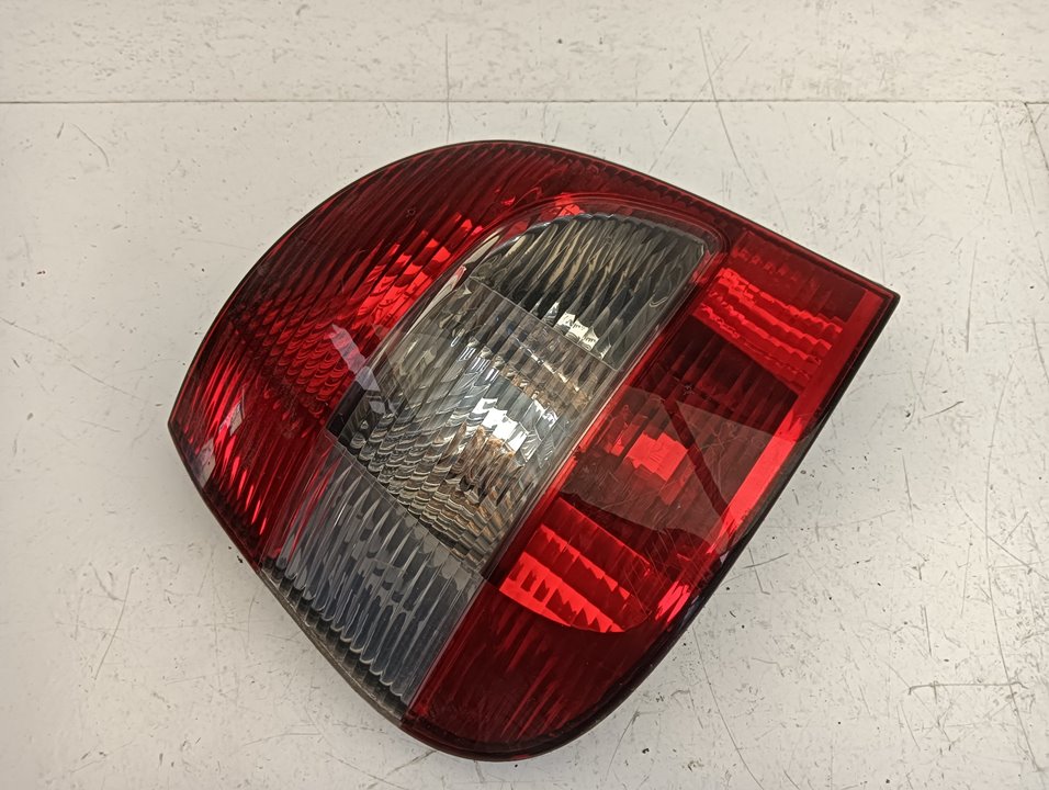 Piloto trasero izquierdo Renault Scenic RX4 (JA0), foto 1 de 3