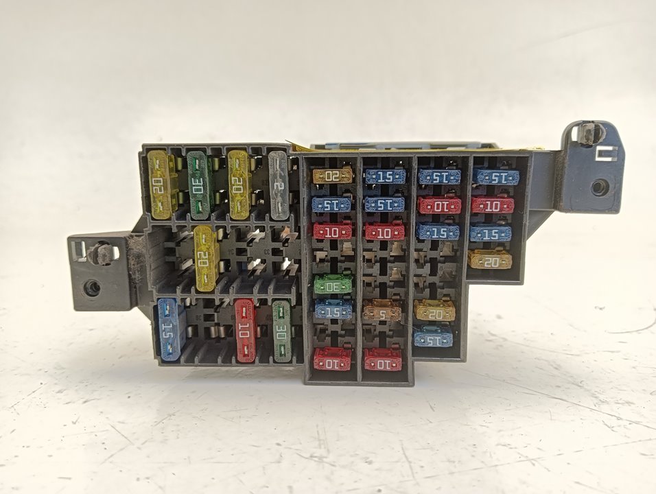 Caja relés / fusibles Renault Clio II (B/CB0)