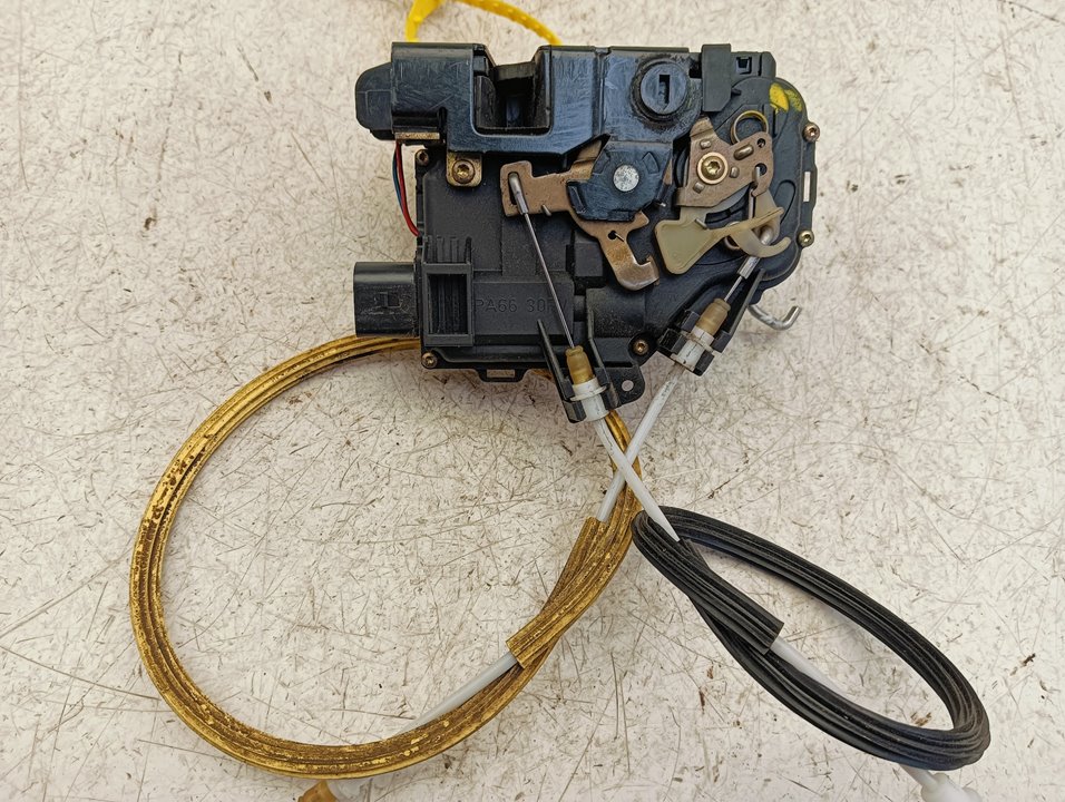 Cerradura puerta Audi A6 (4B5)