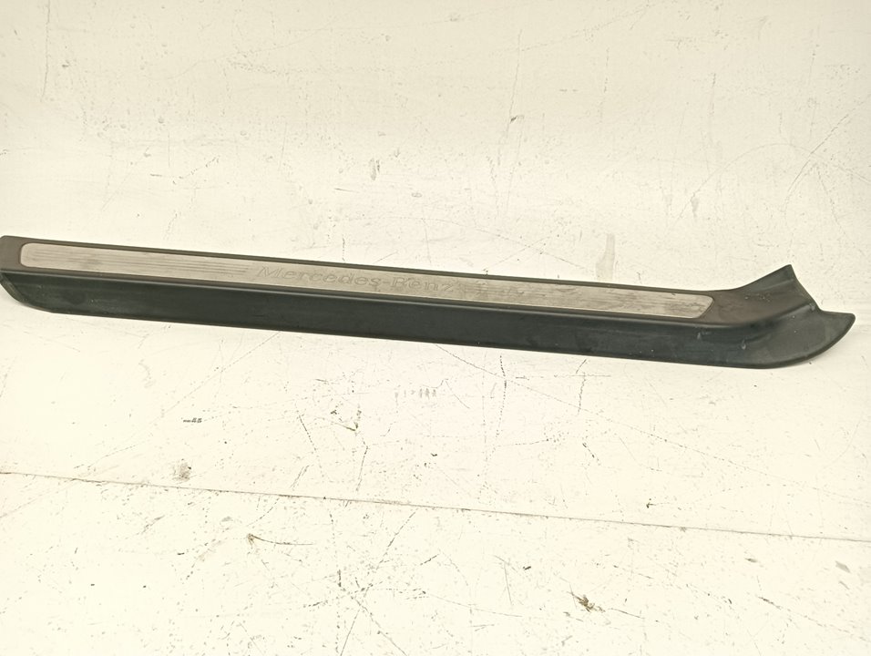 Estribos laterales Mercedes-Benz E (BM 207)