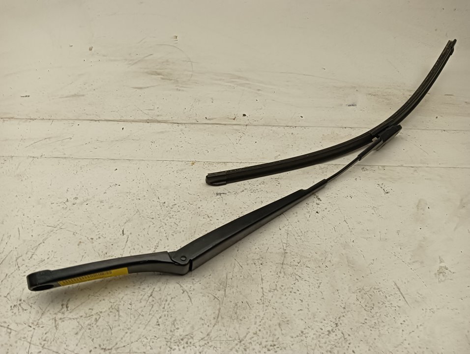 Brazo limpia Volkswagen Passat (3C2)