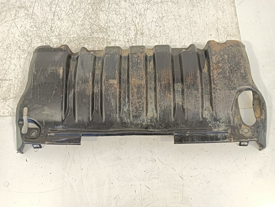 Cubrecárter Mitsubishi Montero * (V20/V40)