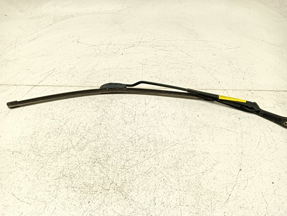 Brazo limpia Volkswagen Passat (3B3)
