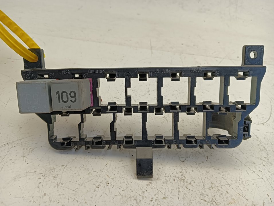 Caja relés / fusibles Audi A3 (8L)