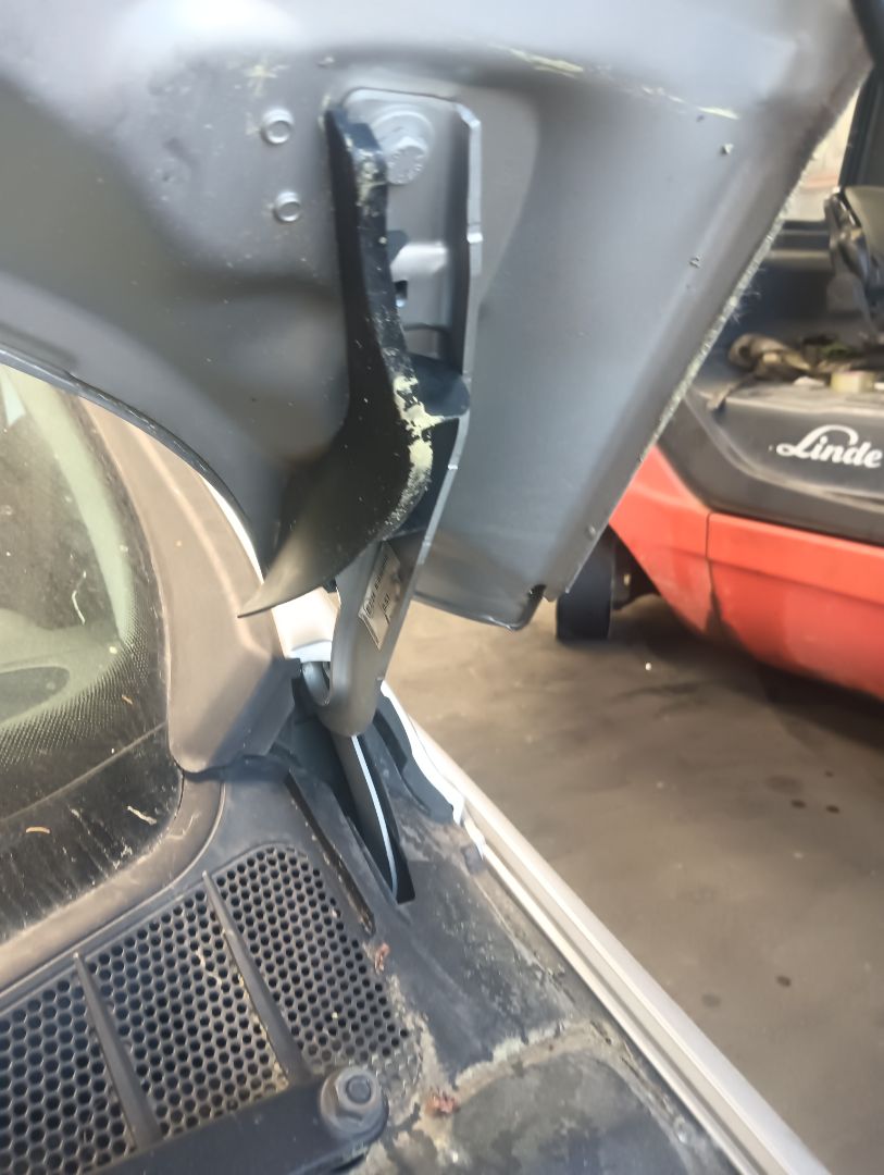 Bisagra capó Peugeot 308