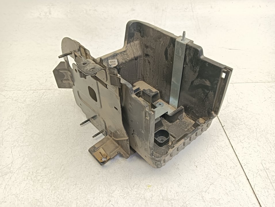 Soporte batería Ford Fiesta (CNN)