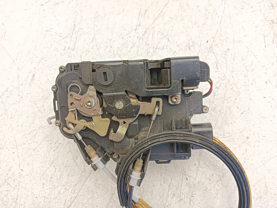Cerradura puerta Audi A6 (4B5)