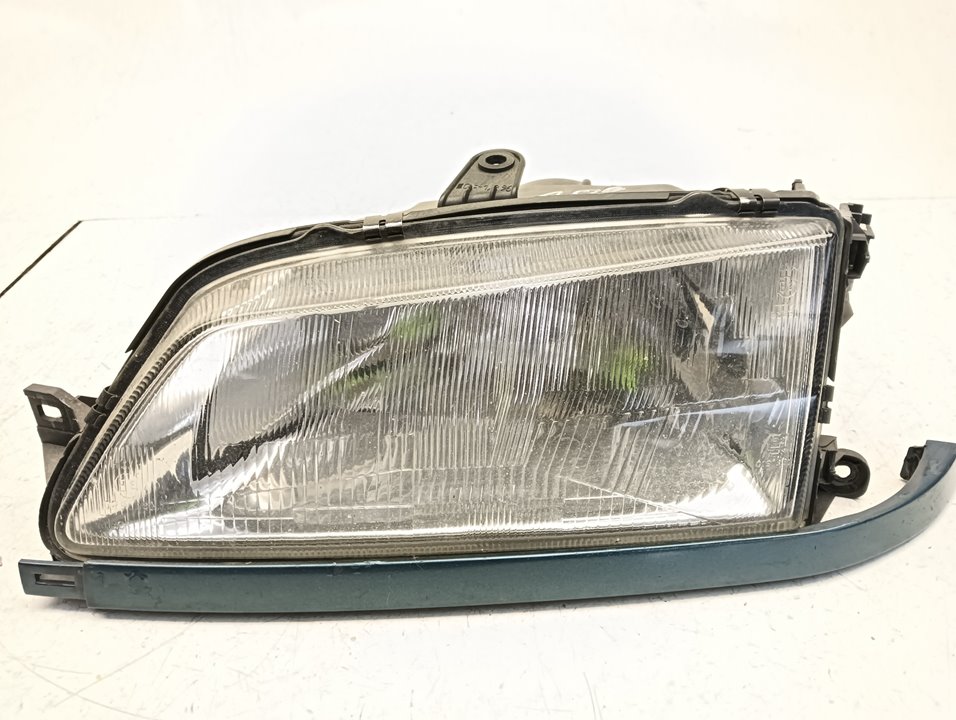Faro Peugeot 306 3/5 (S2)