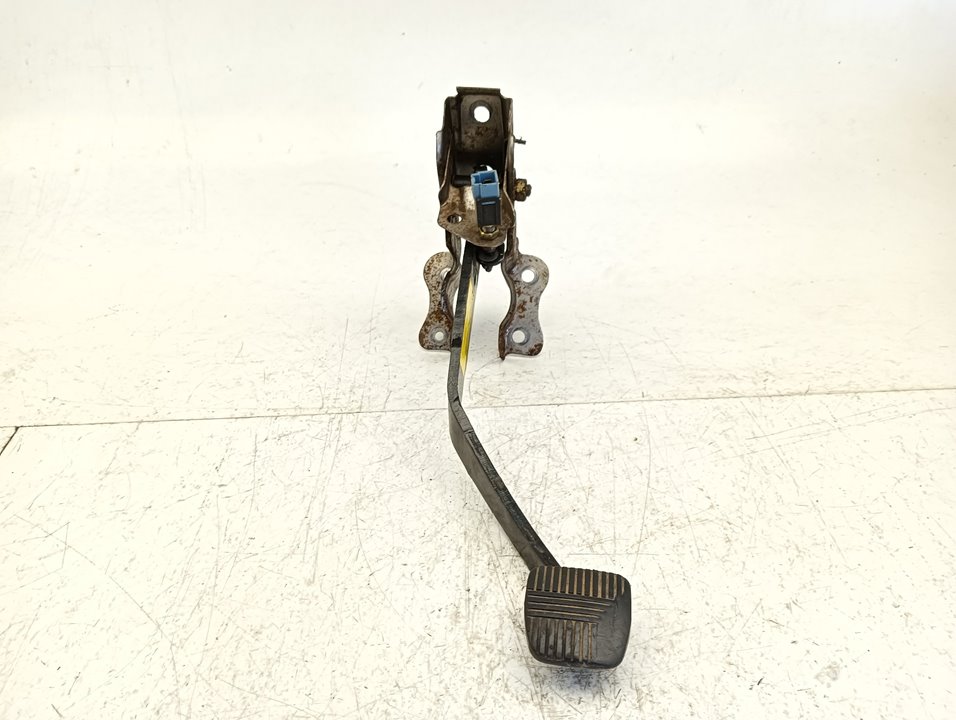 Pedal freno Nissan Terrano II (R20)