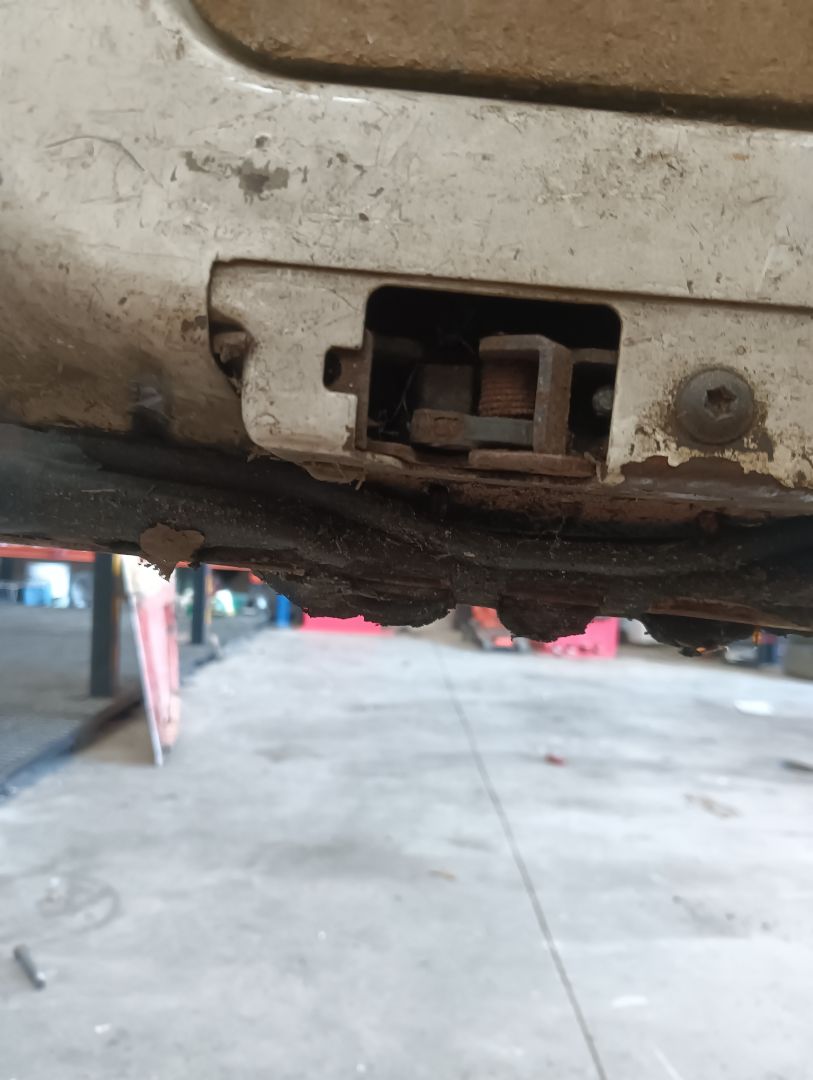 Cerradura puerta Ford Transit Connect (TC7)